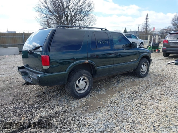 2003 Chevrolet Blazer LS z VIN 1GNDT13X93K177170, wystawiony jako IAAI lot #41839837 z przebiegiem 148 555 mil mil oraz . Historia ofert i sprzedaży dostępna na DreamBid. Obrazek 4.
