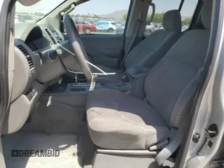 2015 Nissan Frontier SV z VIN 1N6AD0ER4FN724041, wystawiony jako Copart lot #61974815 z przebiegiem 73 353 mil mil oraz Szkoda całkowita • Salvage title. Historia ofert i sprzedaży dostępna na DreamBid. Obrazek 7.