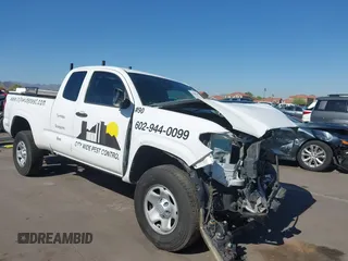 2018 Toyota Tacoma SR z VIN 5TFRX5GN2JX125060, wystawiony jako IAAI lot #42450441 z przebiegiem 200 313 mil mil oraz . Historia ofert i sprzedaży dostępna na DreamBid. Obrazek 1.