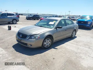 2006 Nissan Altima 2.5 with VIN 1N4AL11D66N461420, listed as a IAAI auction lot 42063645 with 211,266 mi miles. Bid and sale history available at carsss.com. Image 2.