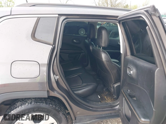 2018 Jeep Compass Latitude with VIN 3C4NJCBB3JT377011, listed as a IAAI auction lot 41886466 with 94,361 mi miles. Bid and sale history available at carsss.com. Image 8.