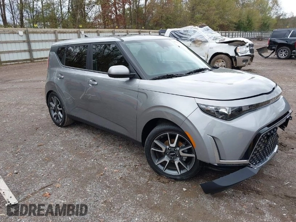 2024 Kia Soul EX with VIN KNDJ33AU8R7905962, listed as a IAAI auction lot 40863625 with 10,224 mi miles. Bid and sale history available at carsss.com. Image 1.