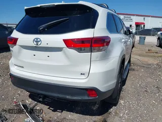 2018 Toyota Highlander SE with VIN 5TDKZRFH1JS288819, listed as a IAAI auction lot 42037923 with 88,273 mi miles and . Bid and sale history available at DreamBid. Image 4.