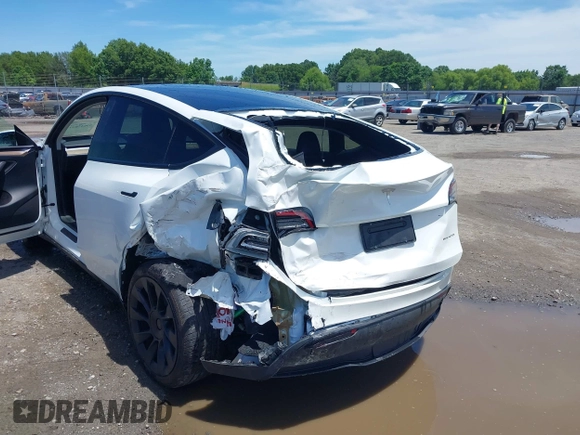 2023 Tesla Model Y Long Range z VIN 7SAYGDEE9PF753051, wystawiony jako IAAI lot #39615839 z przebiegiem Nie podano mil oraz . Historia ofert i sprzedaży dostępna na DreamBid. Obrazek 6.