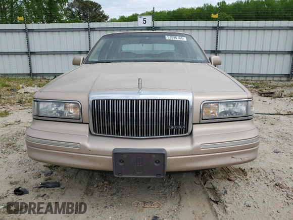 1997 Lincoln Town Car Signature z VIN 1LNLM82W8VY705599, wystawiony jako Copart lot #53096165 z przebiegiem 166 585 mil mil oraz Czysty tytuł • Clean title. Historia ofert i sprzedaży dostępna na DreamBid. Obrazek 5.
