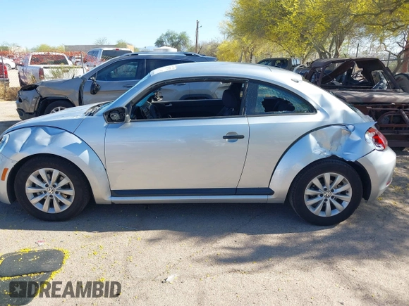 2013 Volkswagen Beetle Entry с VIN 3VWFP7AT6DM669039, выставлен на аукционе IAAI как лот 42057732 с пробегом 58 552 миль миль и . История ставок и продаж доступна на DreamBid. Изображение 13.