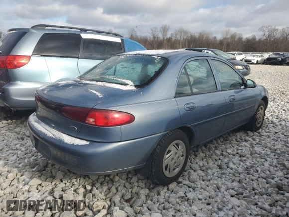 1999 Ford Escort LX z VIN 1FAFP10P6XW211371, wystawiony jako Copart lot #82523444 z przebiegiem 122 534 mil mil oraz Szkody całkowita. Historia ofert i sprzedaży dostępna na DreamBid. Obrazek 3.