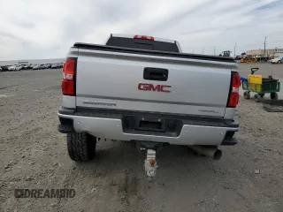 2018 GMC Sierra 2500HD Denali z VIN 1GT12UEY3JF257611, wystawiony jako Copart lot #56377575 z przebiegiem 94 325 mil mil oraz Szkoda całkowita • Salvage title. Historia ofert i sprzedaży dostępna na DreamBid. Obrazek 6.