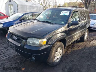2006 Ford Escape Limited with VIN 1FMYU94196KA27821, listed as a IAAI auction lot 41440532 with 181,165 mi miles. Bid and sale history available at carsss.com. Image 2.