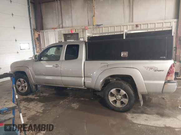 2006 Toyota Tacoma with VIN 5TEUU42N26Z318670, listed as a IAAI auction lot 41582774 with 214,539 mi miles. Bid and sale history available at carsss.com. Image 13.
