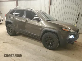 2015 Jeep Cherokee Trailhawk z VIN 1C4PJMBS8FW665607, wystawiony jako Copart lot #51536715 z przebiegiem 166 443 mil mil oraz Szkoda całkowita • Salvage title. Historia ofert i sprzedaży dostępna na DreamBid. Obrazek 4.