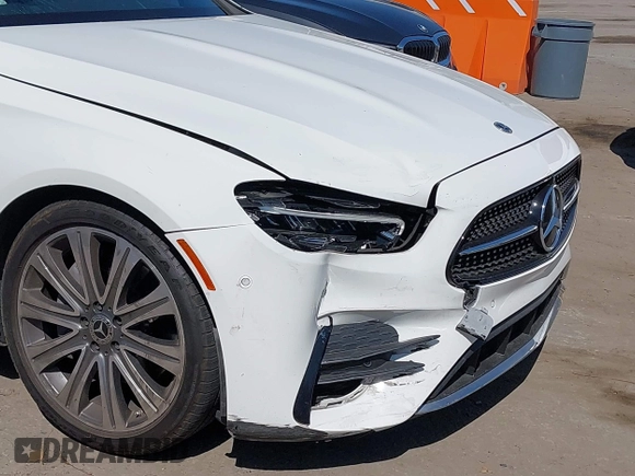 2022 Mercedes-Benz E 350 with VIN W1KZF8DB5NB068876, listed as a IAAI auction lot 41999445 with 31,786 mi miles and . Bid and sale history available at DreamBid. Image 6.