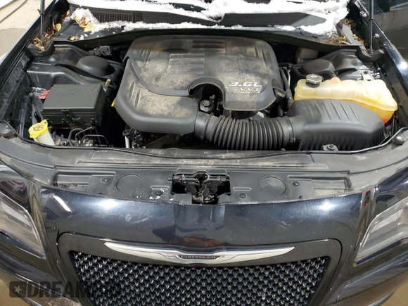 2013 Chrysler 300 S z VIN 2C3CCAGG2DH505279, wystawiony jako Copart lot #43584625 z przebiegiem 155 645 mil mil oraz Szkoda całkowita • Salvage title. Historia ofert i sprzedaży dostępna na DreamBid. Obrazek 11.