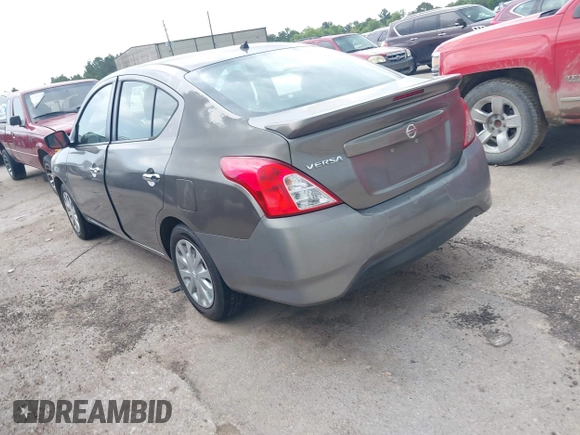 2016 Nissan Versa S Plus z VIN 3N1CN7AP7GL890158, wystawiony jako IAAI lot #42490338 z przebiegiem 180 520 mil mil oraz . Historia ofert i sprzedaży dostępna na DreamBid. Obrazek 3.
