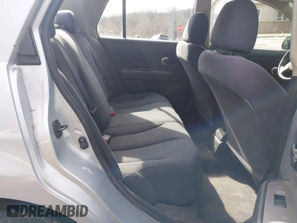 2008 Nissan Versa S z VIN 3N1BC11E78L371643, wystawiony jako IAAI lot #41698980 z przebiegiem 82 127 mil mil oraz . Historia ofert i sprzedaży dostępna na DreamBid. Obrazek 8.