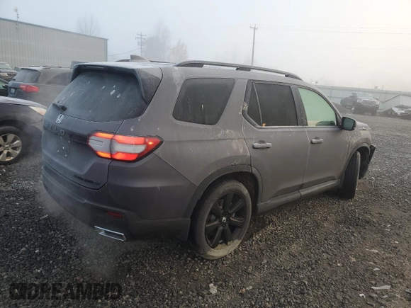 2025 Honda Pilot Black Edition with VIN 5FNYG1H93SB009593, listed as a Copart auction lot 82700014 with 7,518 mi miles and Salvage Title. Bid and sale history available at carsss.com. Image 3.
