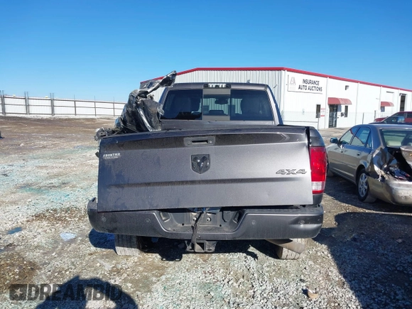 2018 Ram 2500 Big Horn with VIN 3C6UR5DJ8JG341352, listed as a IAAI auction lot 38465028 with 110,201 mi miles. Bid and sale history available at carsss.com. Image 16.