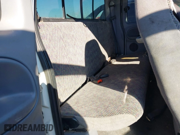 1999 Dodge 1500 z VIN 1B7HC13Z3XJ580696, wystawiony jako IAAI lot #41311605 z przebiegiem 244 120 mil mil oraz . Historia ofert i sprzedaży dostępna na DreamBid. Obrazek 8.