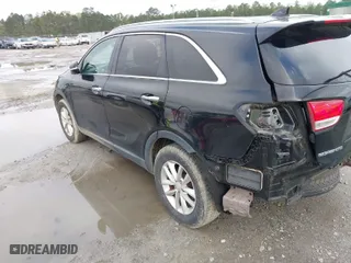 2017 Kia Sorento LX with VIN 5XYPG4A32HG293495, listed as a IAAI auction lot 41929583 with 117,080 mi miles. Bid and sale history available at carsss.com. Image 3.