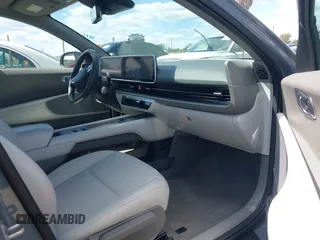 2023 Hyundai Ioniq 6 SEL z VIN KMHM34AA5PA033700, wystawiony jako IAAI lot #41954862 z przebiegiem 16 304 mil mil oraz . Historia ofert i sprzedaży dostępna na DreamBid. Obrazek 5.