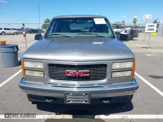 1999 GMC Suburban with VIN 3GKFK16R0XG511301, listed as a IAAI auction lot 41946753 with 231,650 mi miles. Bid and sale history available at carsss.com. Image 12.