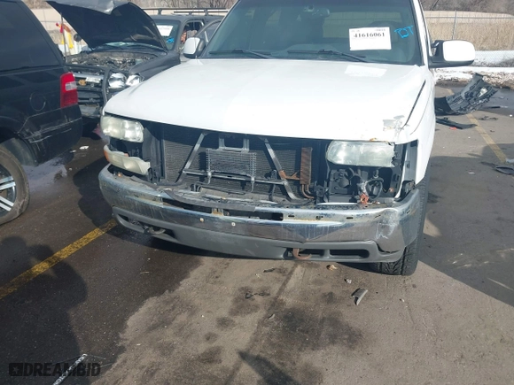 2002 Chevrolet Tahoe LT with VIN 1GNEK13Z62J320749, listed as a IAAI auction lot 41616061 with 224,363 mi miles. Bid and sale history available at carsss.com. Image 6.