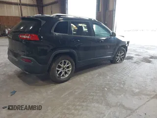 2016 Jeep Cherokee Latitude z VIN 1C4PJMCS3GW241848, wystawiony jako IAAI lot #42085623 z przebiegiem 95 477 mil mil oraz . Historia ofert i sprzedaży dostępna na DreamBid. Obrazek 4.