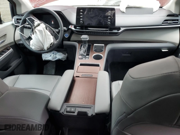 2022 Toyota Sienna XLE with VIN 5TDYRKEC8NS130037, listed as a Copart auction lot 48022555 with 31,357 mi miles and Salvage Title. Bid and sale history available at carsss.com. Image 8.