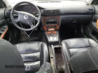 2000 Volkswagen Passat z VIN WVWRH23B6YE274455, wystawiony jako Copart lot #81634704 z przebiegiem 154 076 mil mil oraz Czysty tytuł • Clean title. Historia ofert i sprzedaży dostępna na DreamBid. Obrazek 8.