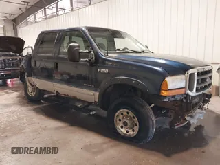 2001 Ford Super Duty F-250 XL with VIN 1FTNW21FX1EC34184, listed as a IAAI auction lot 40381913 with 230,400 mi miles. Bid and sale history available at carsss.com. Image 1.