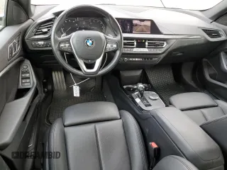 2020 BMW 2 Series 228i xDrive z VIN WBA73AK05L7F77031, wystawiony jako Copart lot #54429595 z przebiegiem 31 485 mil mil oraz Szkoda całkowita • Salvage title. Historia ofert i sprzedaży dostępna na DreamBid. Obrazek 8.