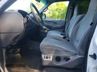 2002 Ford Expedition XLT с VIN 1FMRU15W52LA94288, выставлен на аукционе Copart как лот 52745335 с пробегом 219 734 миль миль и Списание • Salvage title. История ставок и продаж доступна на DreamBid. Изображение 7.