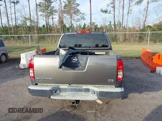2008 Nissan Frontier SE z VIN 1N6AD07U28C448586, wystawiony jako IAAI lot #41245564 z przebiegiem 176 279 mil mil oraz . Historia ofert i sprzedaży dostępna na DreamBid. Obrazek 16.