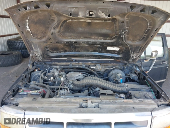 1995 Ford F-150 z VIN 1FTEF14HXSNA28985, wystawiony jako IAAI lot #42630297 z przebiegiem Nie podano mil oraz . Historia ofert i sprzedaży dostępna na DreamBid. Obrazek 10.