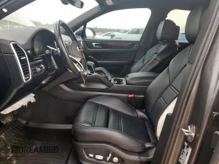 2021 Porsche Cayenne z VIN WP1AA2AY2MDA01617, wystawiony jako Copart lot #56953425 z przebiegiem 38 663 mil mil oraz Szkoda całkowita • Salvage title. Historia ofert i sprzedaży dostępna na DreamBid. Obrazek 7.