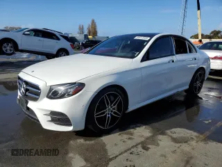 2019 Mercedes-Benz E-Class E 300 with VIN WDDZF4JB2KA646074, listed as a Copart auction lot 84917544 with 32,075 mi miles and Clean Title. Bid and sale history available at carsss.com. Image 1.