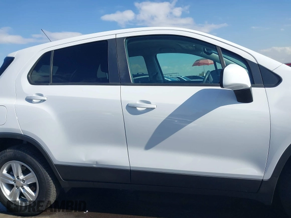 2019 Chevrolet Trax LS with VIN 3GNCJNSB9KL357213, listed as a IAAI auction lot 41437858 with 74,589 mi miles. Bid and sale history available at carsss.com. Image 13.