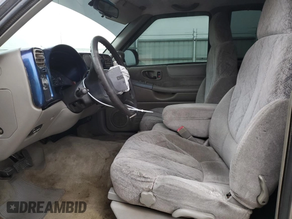 2001 GMC Sonoma SLS 1SG z VIN 1GTCS19W318154175, wystawiony jako Copart lot #79110724 z przebiegiem 135 746 mil mil oraz Szkody całkowita. Historia ofert i sprzedaży dostępna na DreamBid. Obrazek 7.