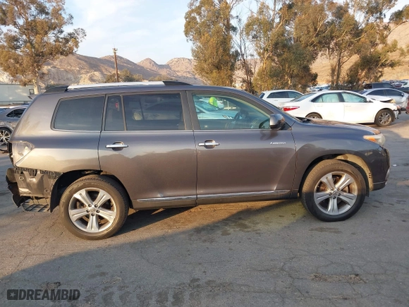 2011 Toyota Highlander Limited with VIN 5TDYK3EH0BS041953, listed as a IAAI auction lot 41429353 with 203,327 mi miles. Bid and sale history available at carsss.com. Image 14.