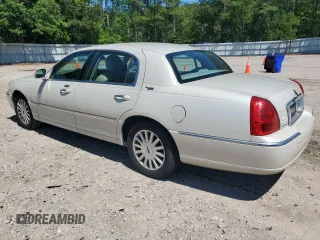 2005 Lincoln Town Car Signature Limited z VIN 1LNHM82W25Y637483, wystawiony jako Copart lot #55955475 z przebiegiem 1 346 114 mil mil oraz Czysty tytuł • Clean title. Historia ofert i sprzedaży dostępna na DreamBid. Obrazek 2.
