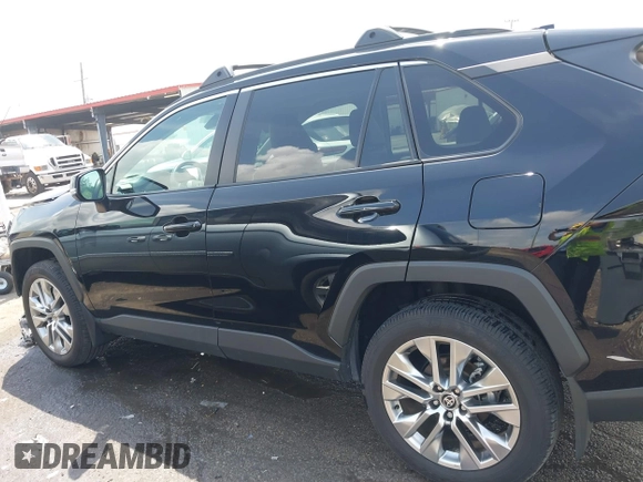 2024 Toyota RAV4 XLE Premium z VIN 2T3C1RFV6RW326346, wystawiony jako IAAI lot #42095364 z przebiegiem 4 610 mil mil oraz . Historia ofert i sprzedaży dostępna na DreamBid. Obrazek 14.