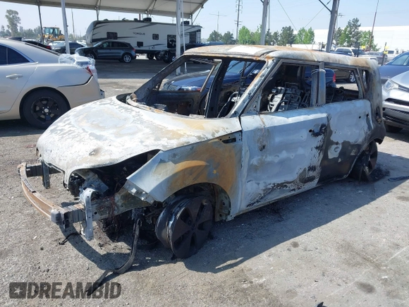 2014 Kia Soul with VIN KNDJN2A29E7008839, listed as a IAAI auction lot 42087090 with 1 mi miles. Bid and sale history available at carsss.com. Image 2.
