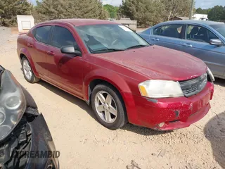 2008 Dodge Avenger SXT z VIN 1B3LC56K98N166608, wystawiony jako IAAI lot #42151275 z przebiegiem 203 663 mil mil oraz . Historia ofert i sprzedaży dostępna na DreamBid. Obrazek 1.