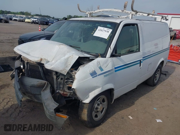 2005 Chevrolet Astro Cargo with VIN 1GCDM19X75B113130, listed as a IAAI auction lot 42027938 with Not Provided miles. Bid and sale history available at carsss.com. Image 17.