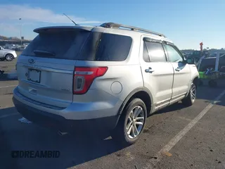 2015 Ford Explorer XLT with VIN 1FM5K8D85FGA06032, listed as a IAAI auction lot 41169234 with 131,031 mi miles and . Bid and sale history available at carsss.com. Image 4.