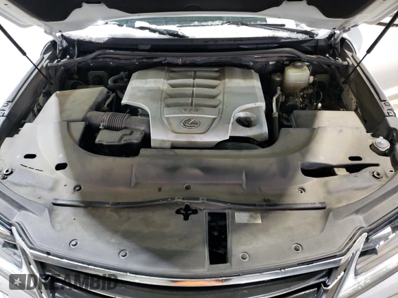 2018 Lexus LX 570 z VIN JTJHY7AX8J4262937, wystawiony jako Copart lot #49702925 z przebiegiem 104 837 mil mil oraz Szkoda całkowita • Salvage title. Historia ofert i sprzedaży dostępna na DreamBid. Obrazek 12.