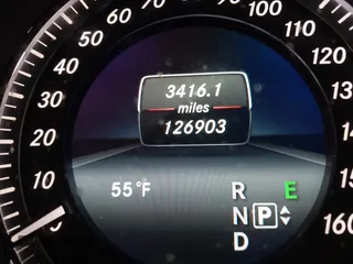 2016 Mercedes-Benz E-Class E 350 Luxury with VIN WDDHF8JB4GB178501, listed as a IAAI auction lot 41043310 with 126,903 mi miles. Bid and sale history available at carsss.com. Image 15.