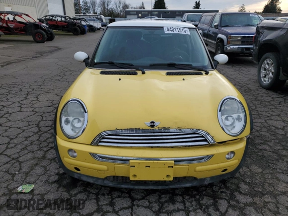 2003 MINI Hardtop z VIN WMWRC33473TE17827, wystawiony jako Copart lot #44011515 z przebiegiem 119 042 mil mil oraz Szkoda całkowita • Salvage title. Historia ofert i sprzedaży dostępna na DreamBid. Obrazek 5.
