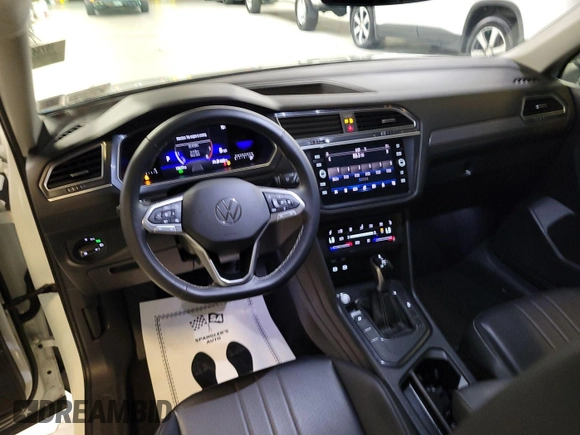 2024 Volkswagen Tiguan SE с VIN 3VV3B7AX8RM082650, выставлен на аукционе IAAI как лот 42853001 с пробегом 19 677 миль миль и . История ставок и продаж доступна на DreamBid. Изображение 15.