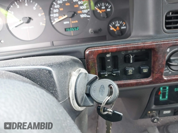 1998 Jeep Grand Cherokee Limited with VIN 1J4GZ88Z6WC307986, listed as a IAAI auction lot 41539972 with 150,652 mi miles. Bid and sale history available at carsss.com. Image 11.